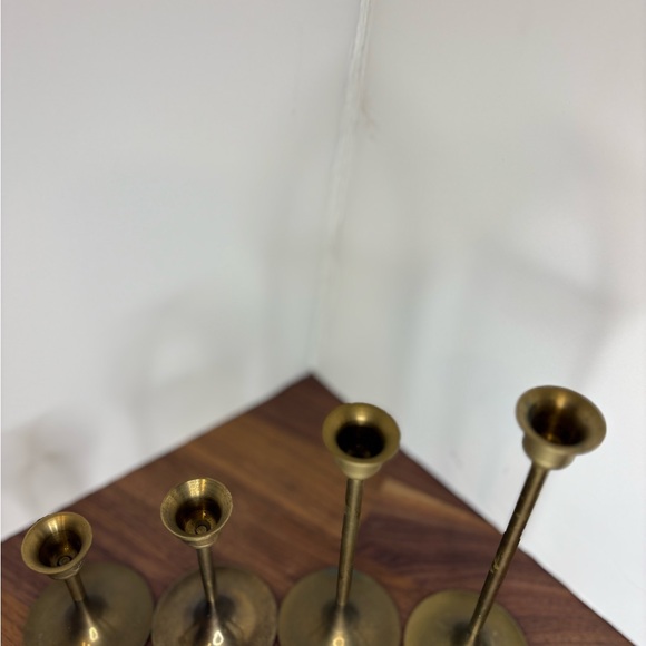 Set Of 4 Vintage Graduated Brass Thin Stemmed Candlestick Holders - Picture 2 of 13